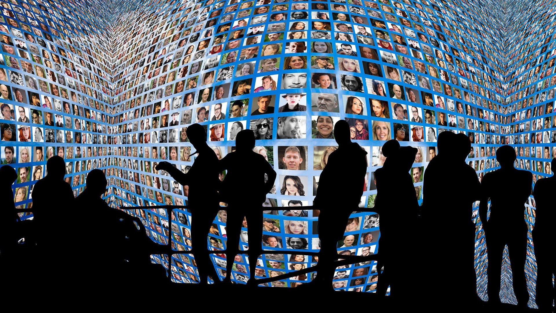 Közösségi média marketing webáruházaknak Közösségi média marketing webáruházaknak