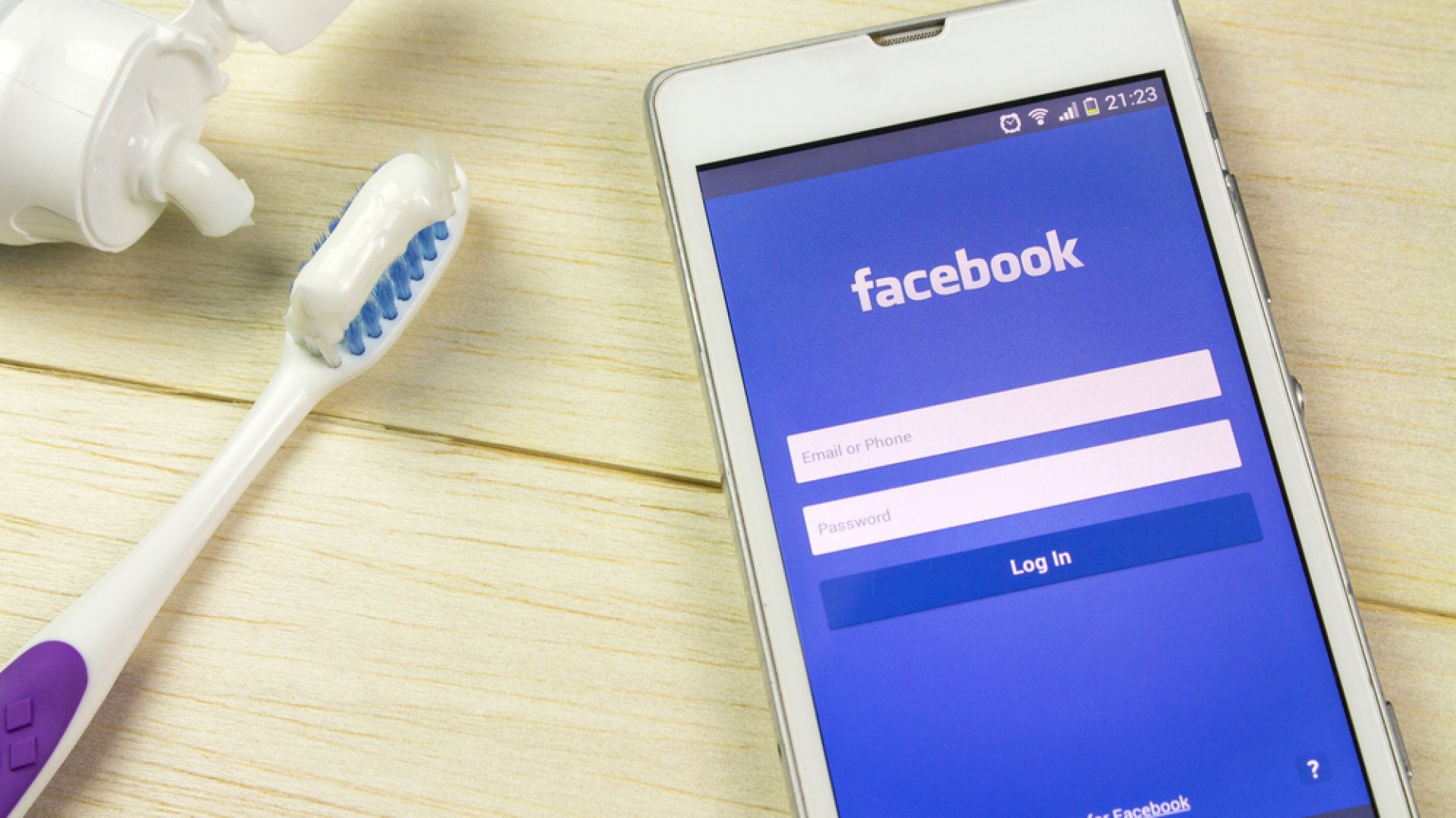 Tényleg szükségük van a fogorvosoknak a közösségi médiára? Fogászati marketing: kell-e a közösségi média?