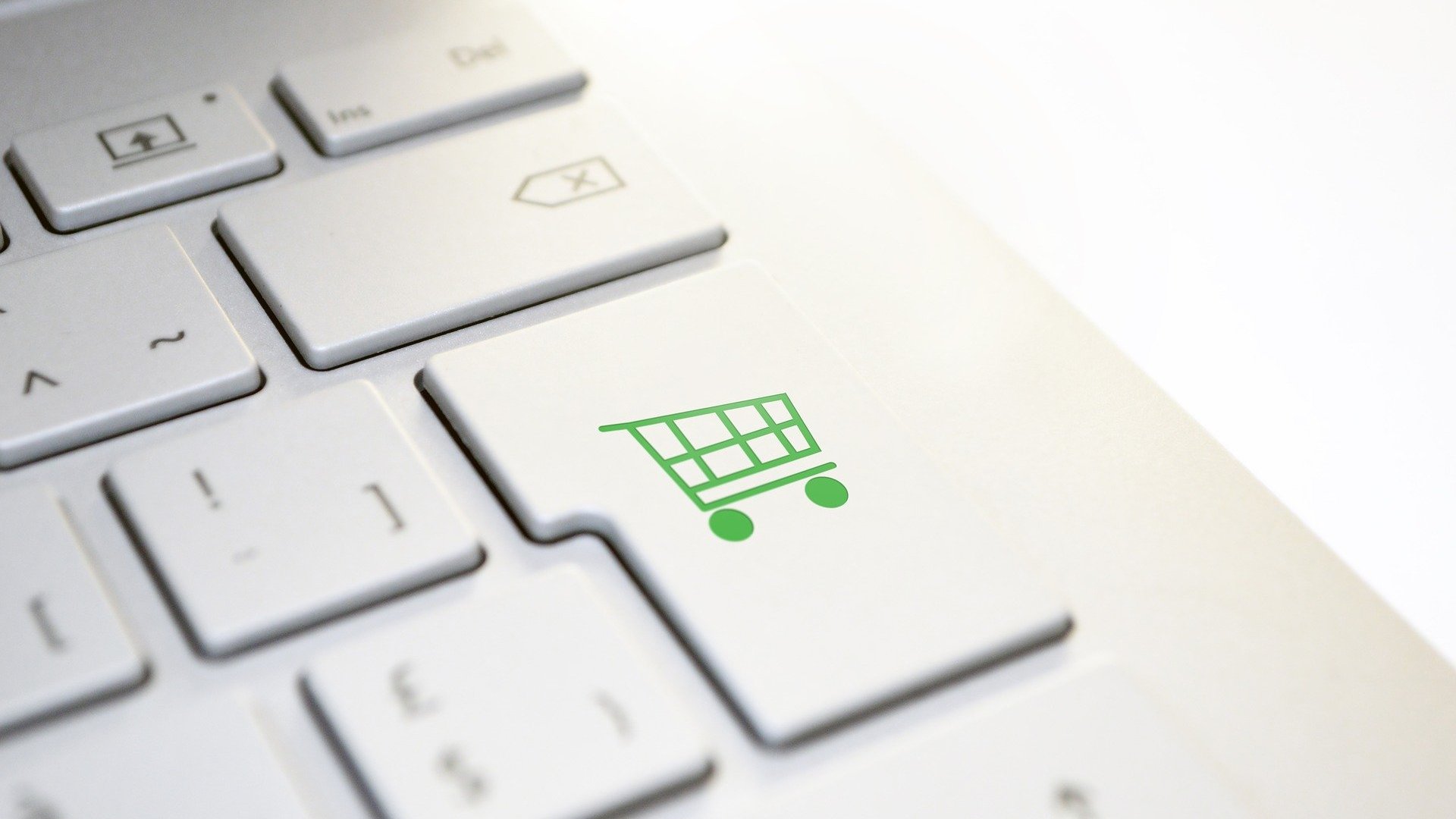 Webáruház marketing: tűnj ki a tömegből! Webáruház marketing: tűnj ki a tömegből!
