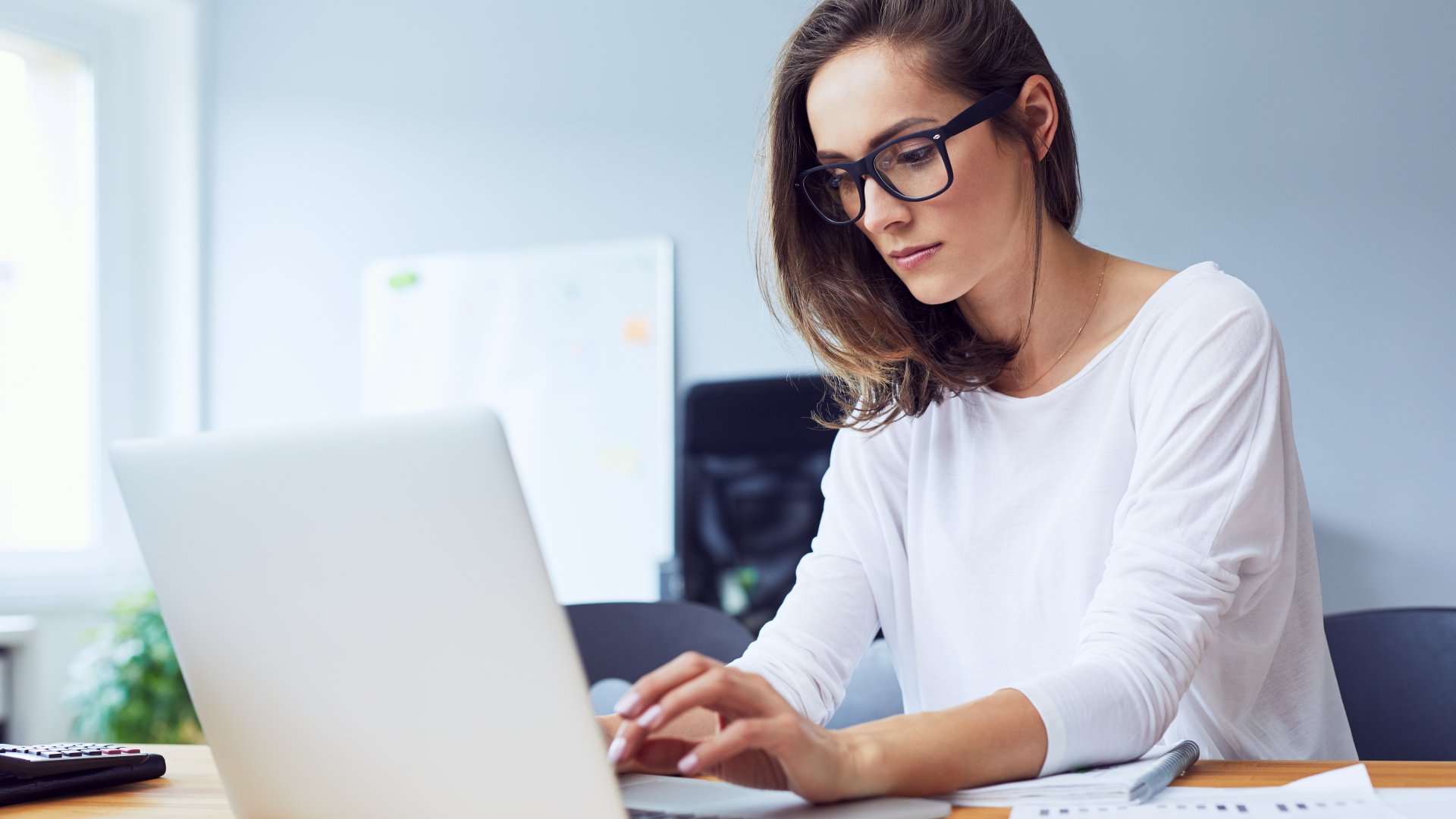 A keresőoptimalizálás során ezer paramétert kell figyelned. Egyik ezek közül az oldalon töltött idő. Mutatjuk, miért számít, és   Mi köze van az oldalon töltött időnek a SEO-hoz?