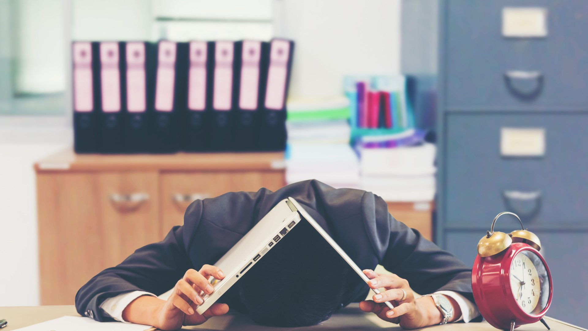 Megdöbbentő hibával találkoztam a mai nap folyamán: mutatom, hogyan húzzák le a laikus cégtulajdonost kontár online marketingese A Google hirdetés (Ads/AdWords) nem online marketing!