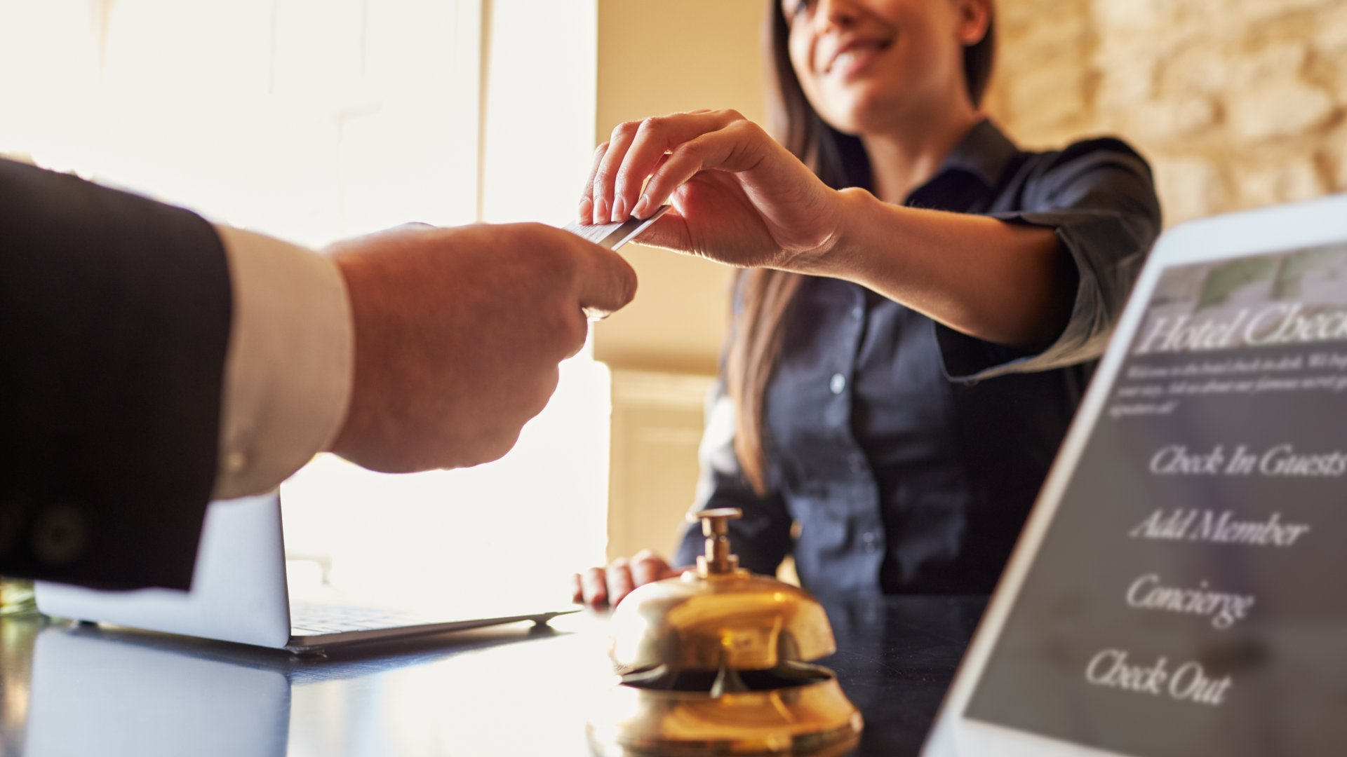 Alapvető, gyakorlatias hotel SEO útmutató, melyből mindent megtudsz arról, hogyan lesz szállodád weboldala az első a Google kere Hotel keresőoptimalizálás? Mi az, miért kell neked, és hogyan csináld!