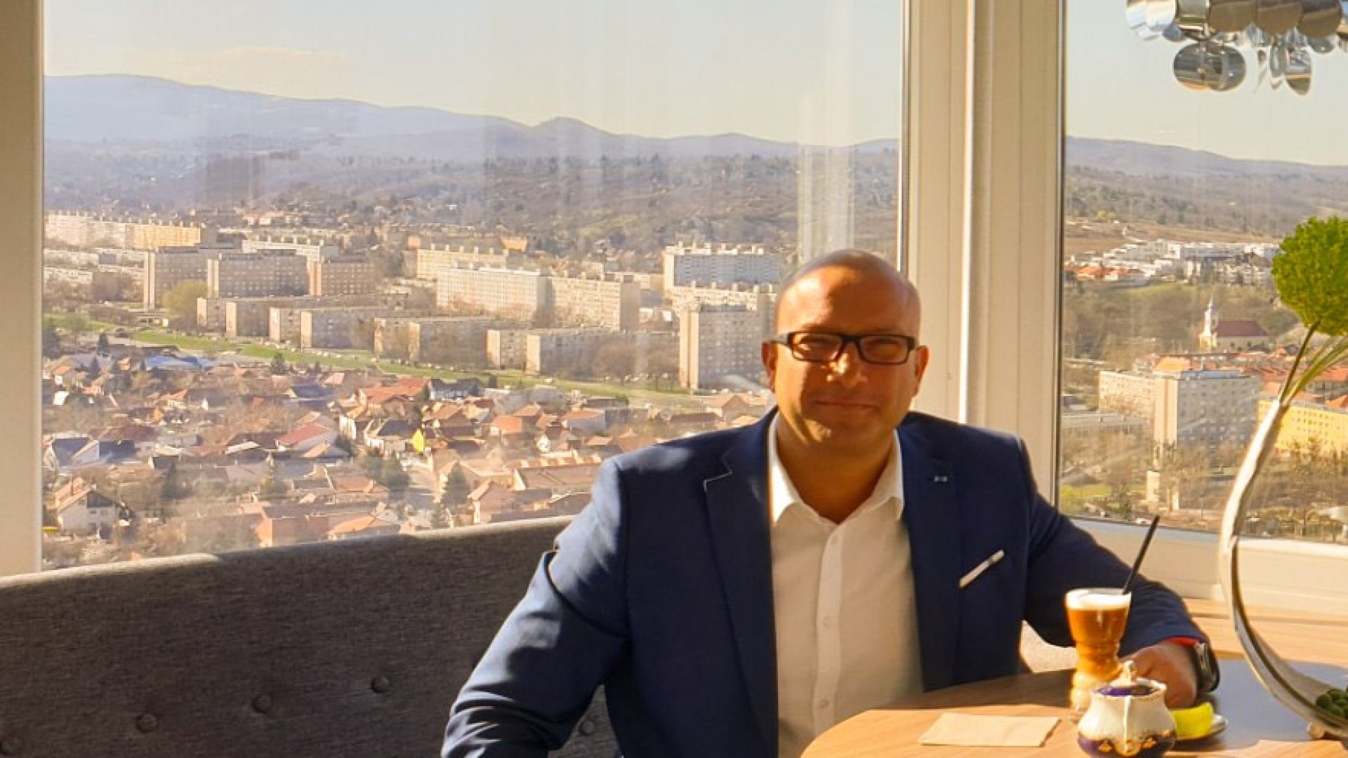 Minden titkunkat eláruljuk, elmondjuk, mi kell ahhoz, hogy bármely KKV elérje ezt a sikert, ezt a növekedést saját weboldalával. Hogyan lett a Mátébalázs.hu a leglátogatottabb online marketing blog? Mutatjuk!