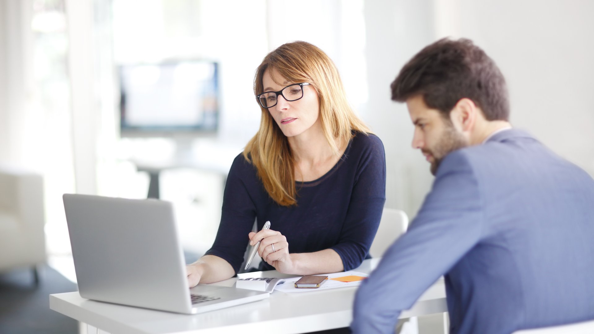 Érvek és ellenérvek, melyek alapján megmutatjuk, kell-e cégednek, és ha igen, hogyan válaszd ki a tökéletes online marketing ügy Mit csinál, mi az és mire jó egy online marketing ügynökség?