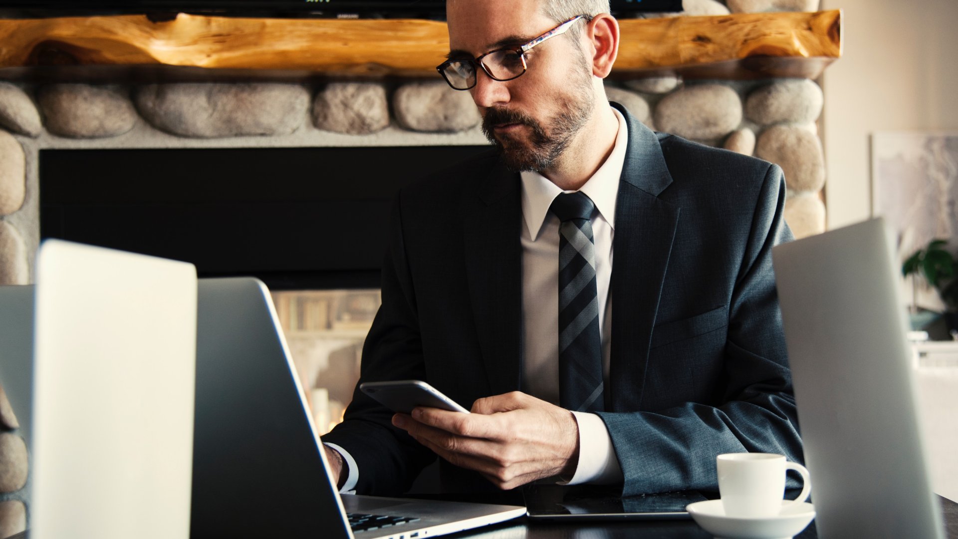Az Instagram marketing leghasznosabb eszköze a történetek funkció, mellyel forgalamat generálhatsz weboldaladnak. Mutatjuk, hogy Így lesz az Instagram történetekből marketing csodafegyver