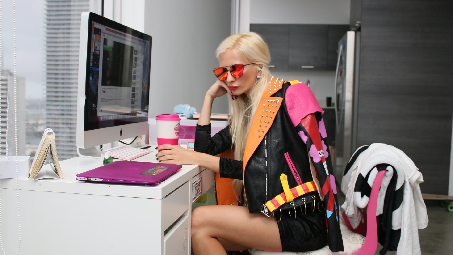 Könnyű, egyszerű és gyors pénzkeresetre vágysz? Legyél Instagram Influencer! De, hogyan lesz ebből pénz? Tenni kell azért valami Így kereshetsz pénzt az Instagramon (akár már 1000 követővel is)