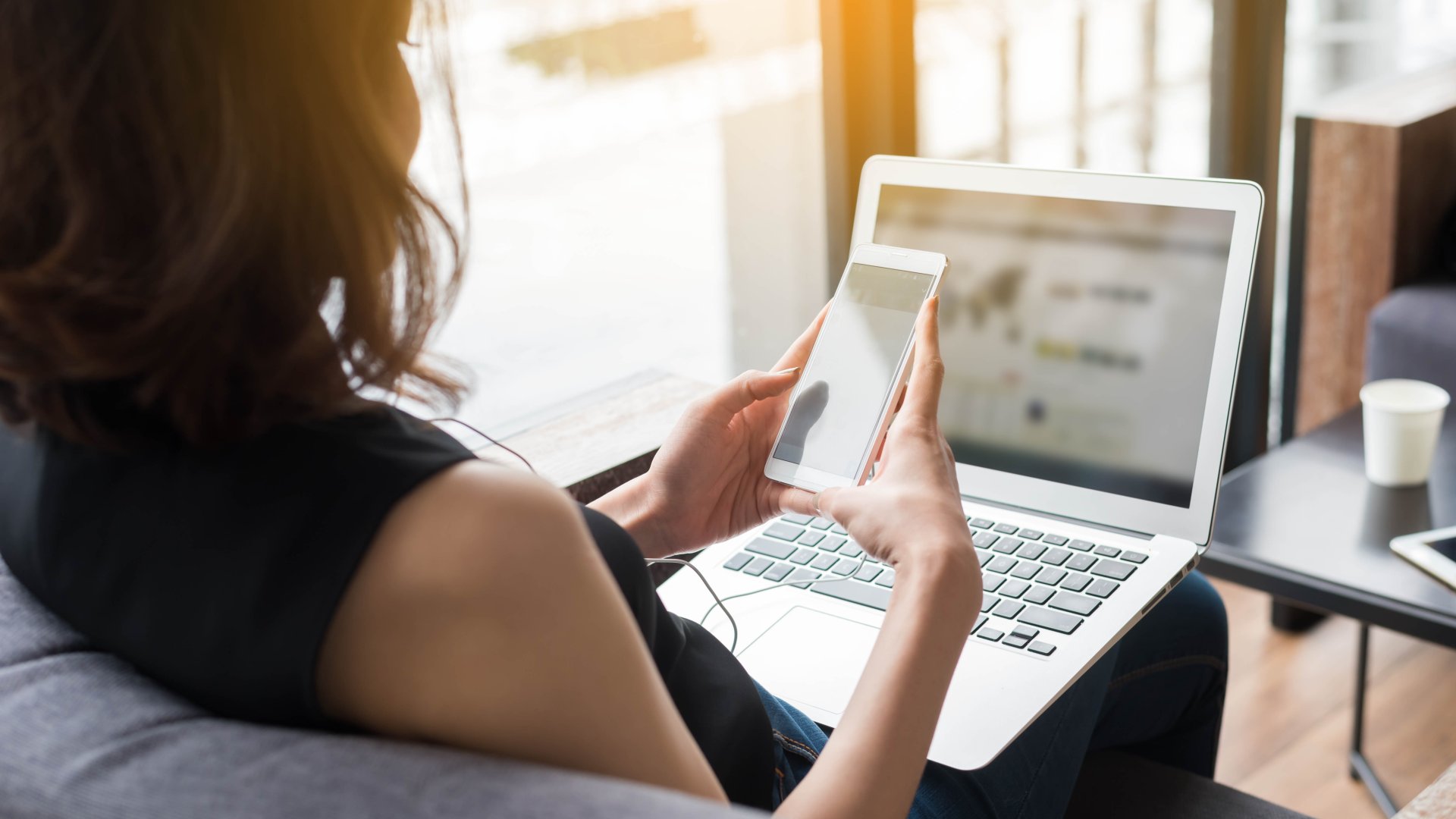 Túlélni a Fekete Pénteket és a Cyber Monday-t– Egy online marketinges útmutatója az év legforgalmasabb napjaihoz Túlélni a Fekete Pénteket és a Cyber Monday-t– Egy online marketinges útmutatója az év legforgalmasabb napjaihoz