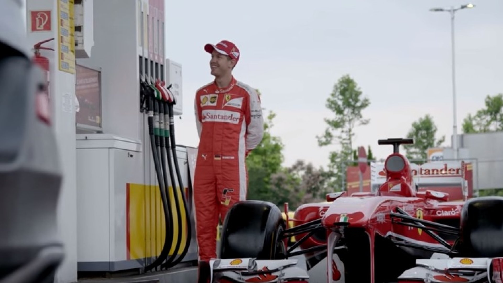 A Shell kút gerillamarketingje: Vettel-lel készítettek átverős műsort a benzinkúton!
