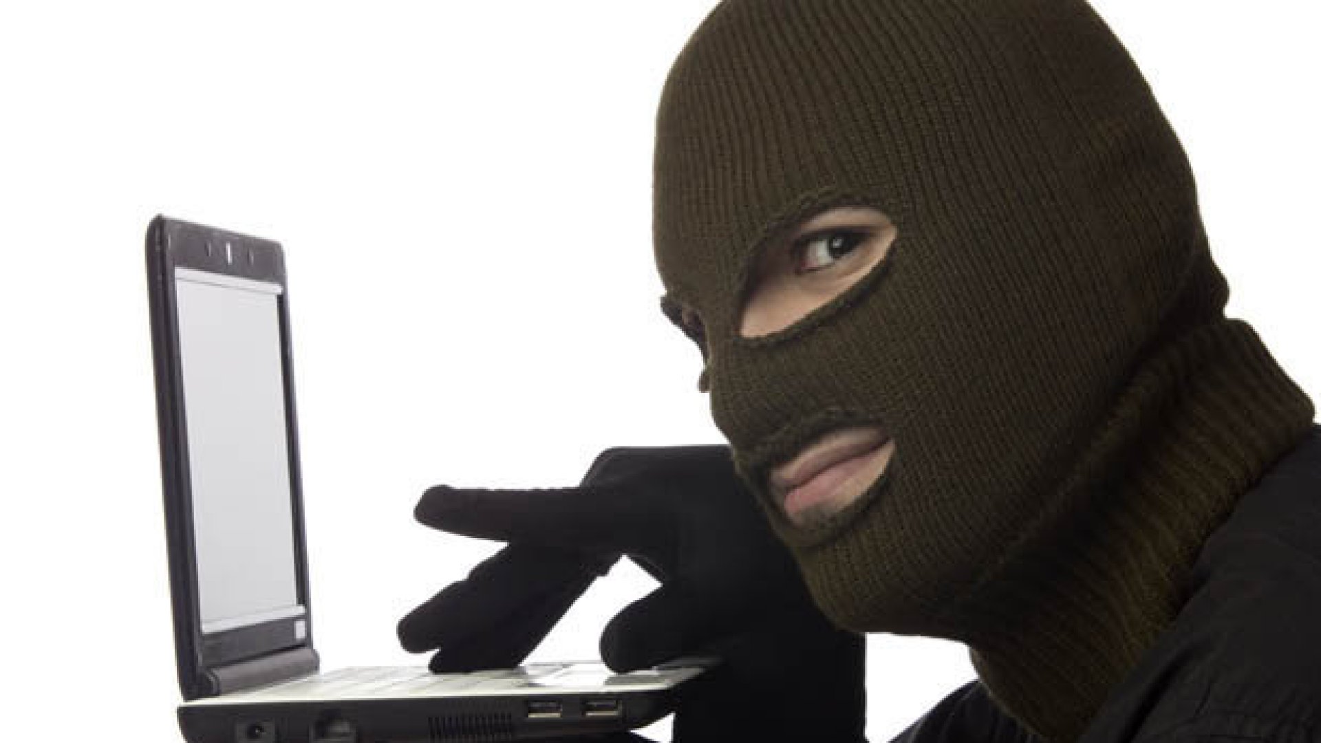 Az eddigi legveszélyesebb vírustámadás  - veszélyben a bankszámlád?! Felütötte fejét minden idők legnagyobb internetes fenyegetése, a Heartbleed bug. A bug rengeteg népszerű weboldalt fertőzött meg, köztük olyanokat is, amiket te is használsz! Köztük van a Gmail vagy a Facebook, így akár te is ki vagy téve a támadás ellen