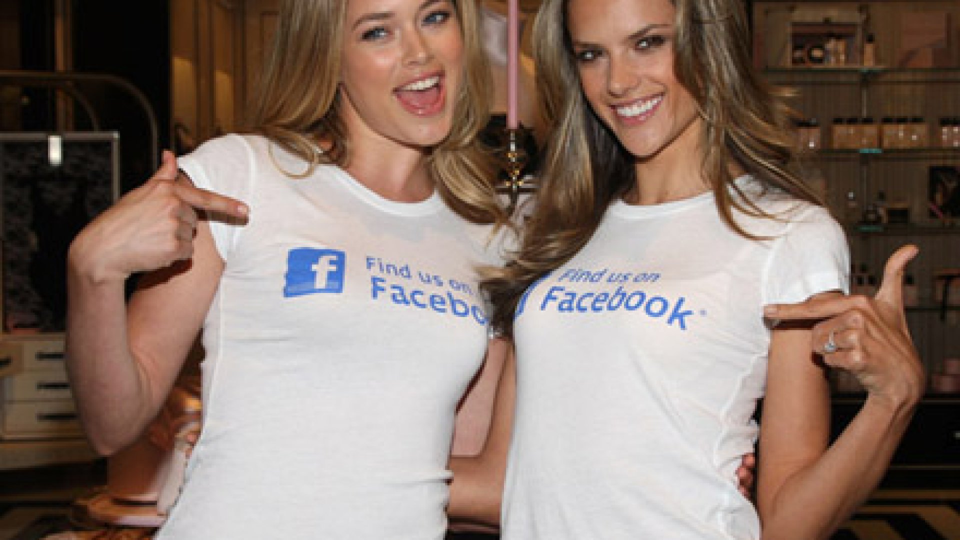 El szoktam mesélni hallgatóimnak az egyetemeken, ahol tanítok, hogy amikor bejött a közösségi média Magyarországra, rajongónak fordították a Facebook Fan kifejezést. Ez nagy felháborodást keltett, mely szerint ez tükör fordítás, magyartalan, hogyan lehetn