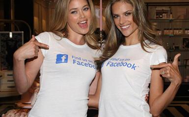El szoktam mesélni hallgatóimnak az egyetemeken, ahol tanítok, hogy amikor bejött a közösségi média Magyarországra, rajongónak fordították a Facebook Fan kifejezést. Ez nagy felháborodást keltett, mely szerint ez tükör fordítás, magyartalan, hogyan lehetn