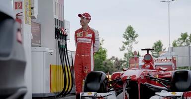 A Shell kút gerillamarketingje: Vettel-lel készítettek átverős műsort a benzinkúton!