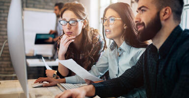 Milyen egy jó online marketing tanácsadó? Mik a feladatai, hogyan végzi ezeket, és mit kell elvárjon tőle egy megbízó cég? 20 év tapasztalattal összefoglaltam. Mit csinál egy online marketing tanácsadó?