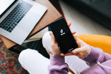 TikTok marketing trendek plasztikai sebészeteknek TikTok marketing trendek plasztikai sebészeteknek